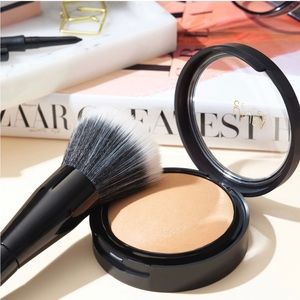 Laura Geller Double Take Baked Versatile Powder Foundation in Fair